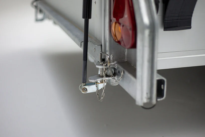Remolque cerrado de aluminio y fibra CUNI ONNE XXL - Imagen 3